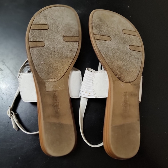 Fergalicious Sadey Flat Sandal Size 9.5 - Picture 6 of 8